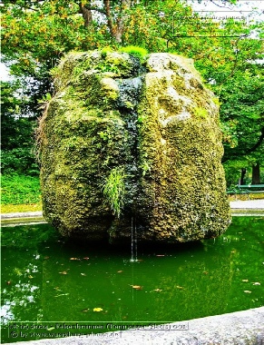 Felsenbrunnen an der ehemaligen Waldesruh