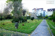 Hauptfriedhof in spaetherbstlichen Farben