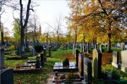 Hauptfriedhof in spaetherbstlichen Farben