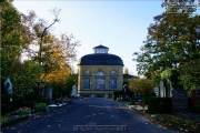 Hauptfriedhof in spaetherbstlichen Farben